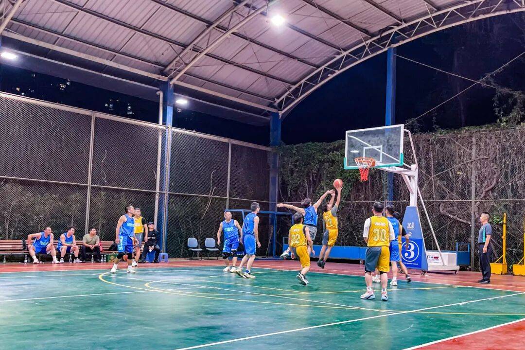 包含篮球赛场上球员配合默契,碉堡进攻连绵不断的词条 包含篮球赛场上球员配合默契,碉堡进攻连绵不断的词条