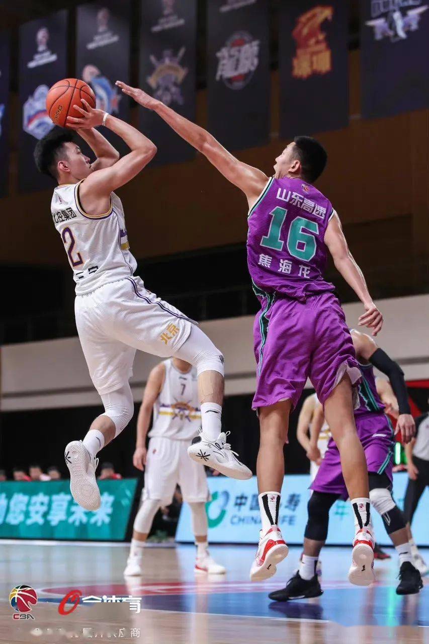 关于鹈鹕完胜辽宁队，易建联状态火热的信息