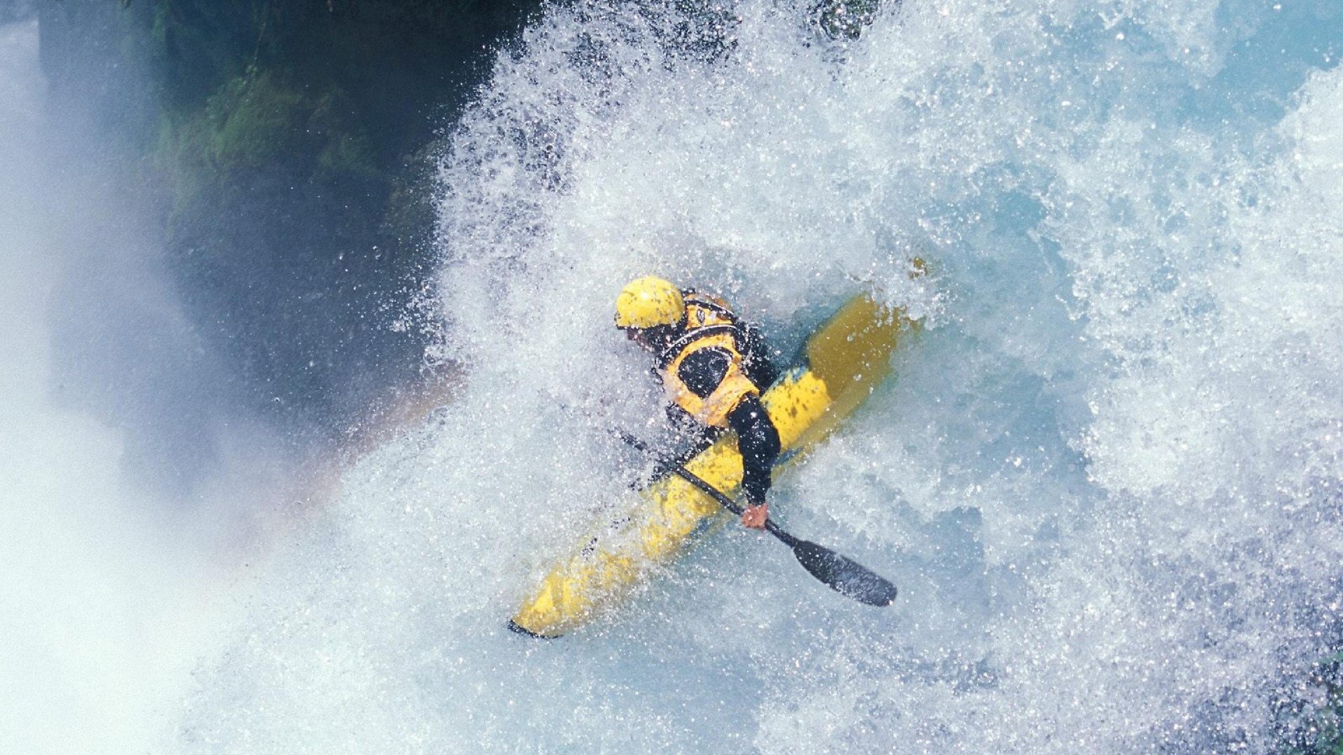 跨界狂飙,雄鹿稳如磐石破掘金,班凯罗F1赛道接管新赛季