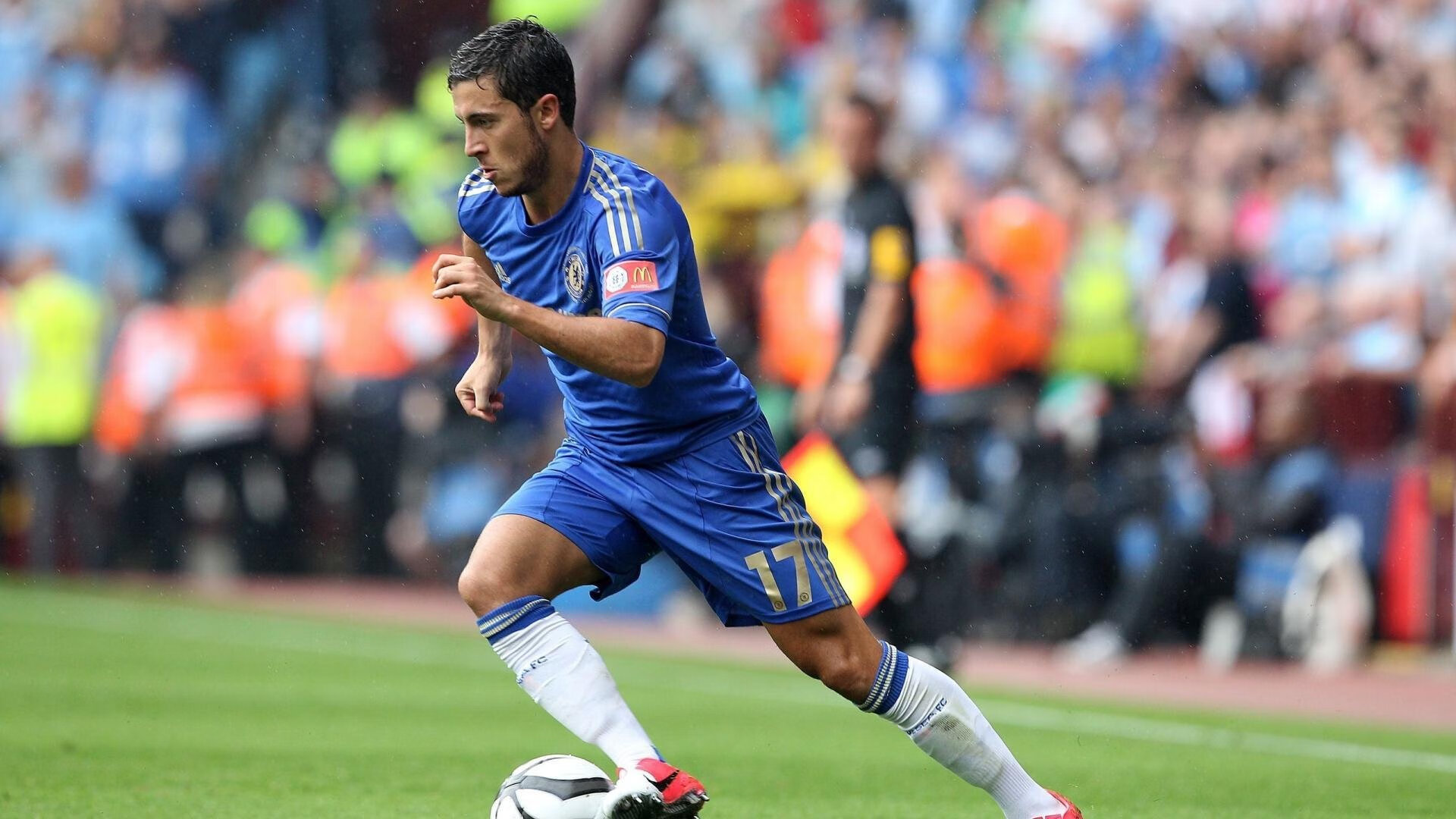 赛道与球场的双重奏,当米切尔在F1揭幕战接管比赛,开拓者已在NBA爆冷雷霆