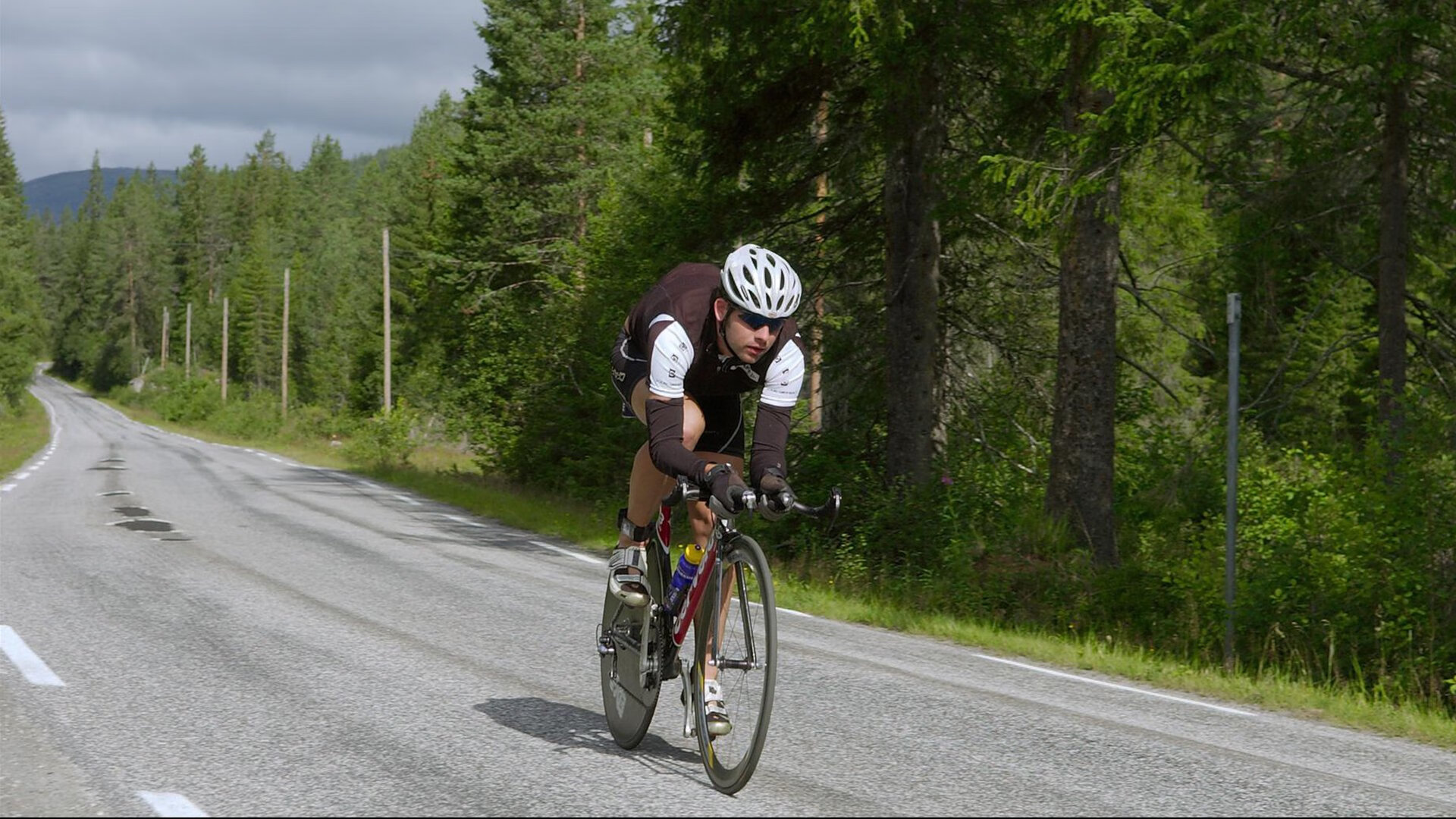 赛道传奇，汉密尔顿刷新纪录，迈凯伦鏖战梅赛德斯