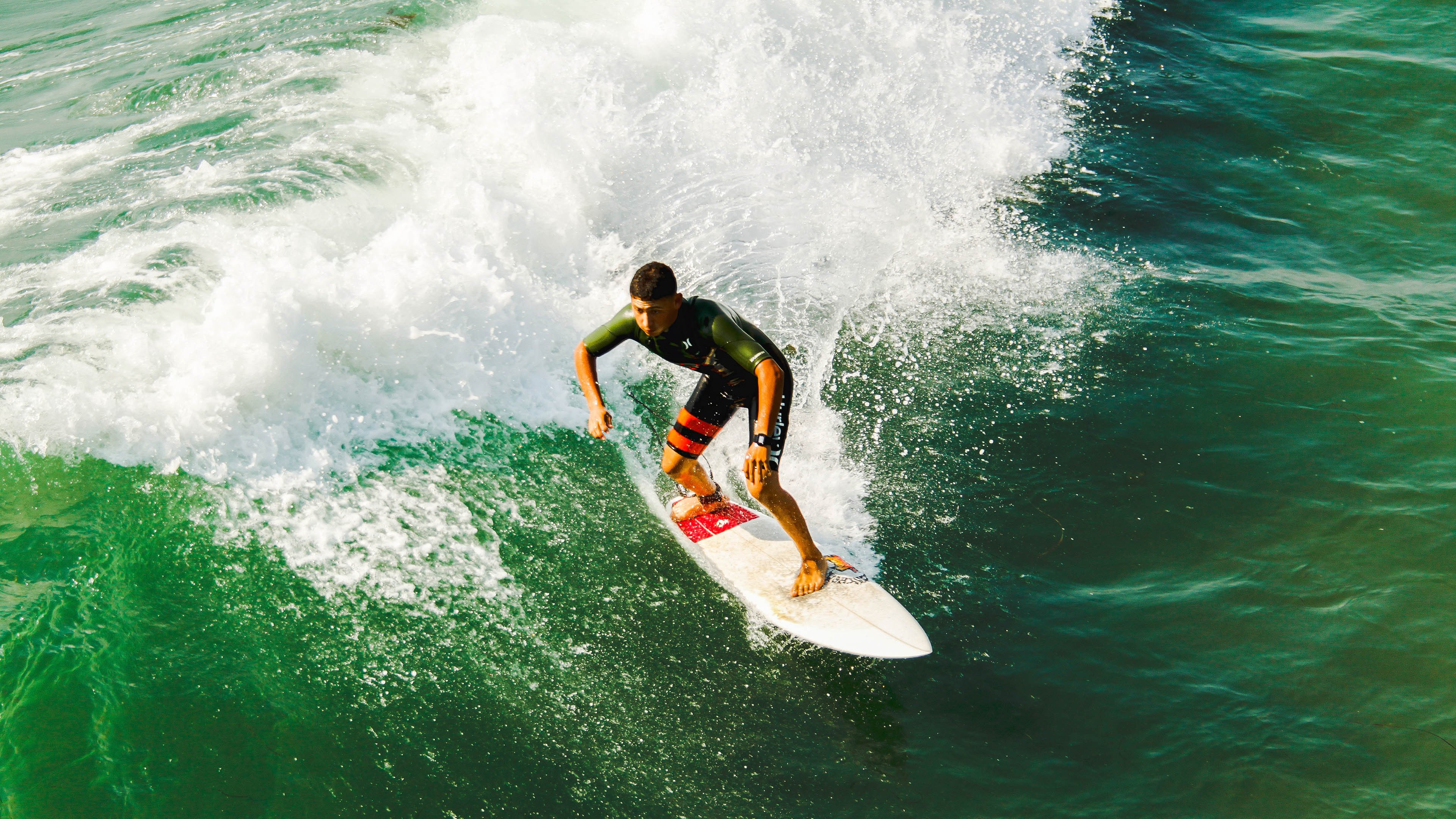 赛道上的绝对统治,拉塞尔驾驶迈凯伦轻取威廉姆斯,展现王者风范